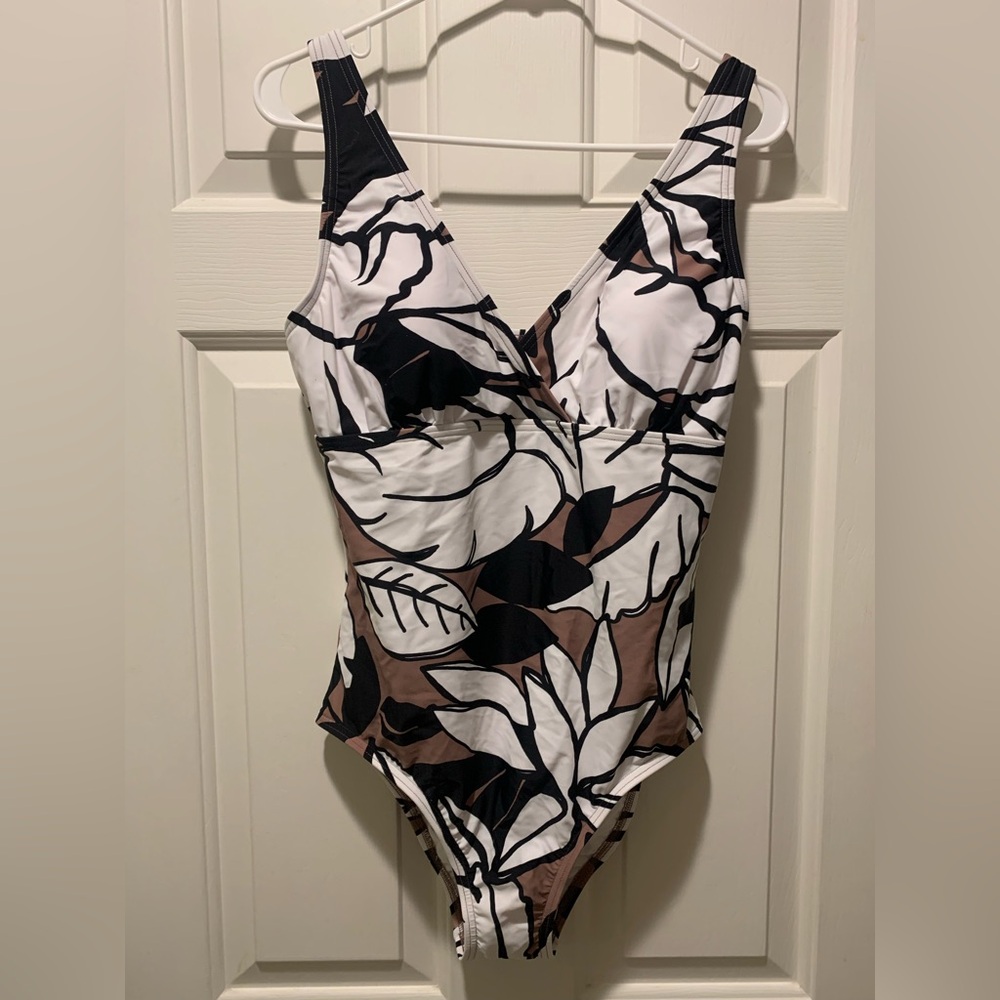 NWT Lands’ End swimsuit Medium 10-12